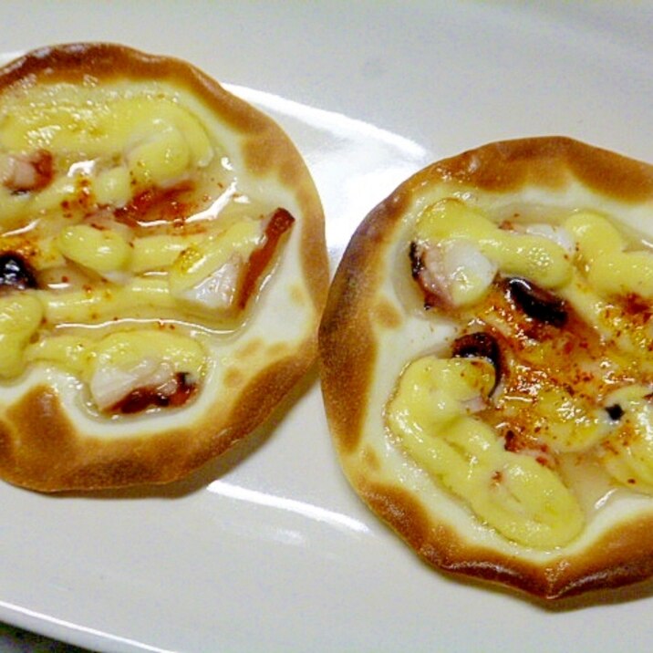 簡単♪餃子の皮でおつまみ♪ボイルタコのマヨ一味ピザ